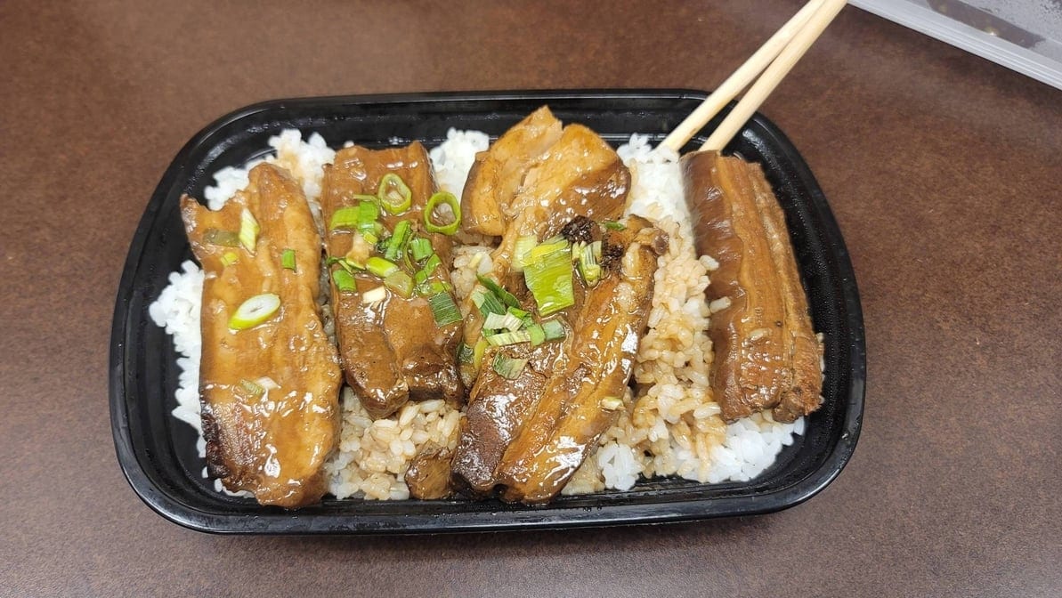 AC6. Roast Pork Belly Rice - 把子肉盖饭.