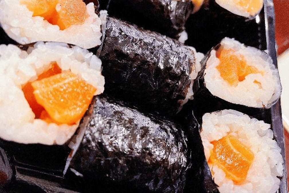 S21. Salmon Roll.