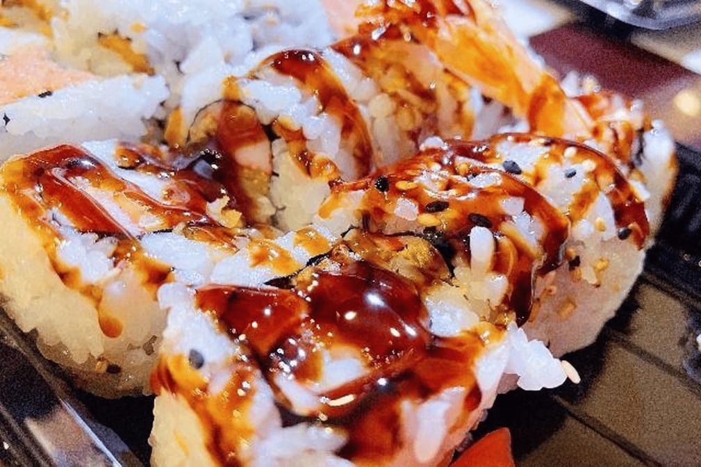 S34. Shrimp Tempura Roll.