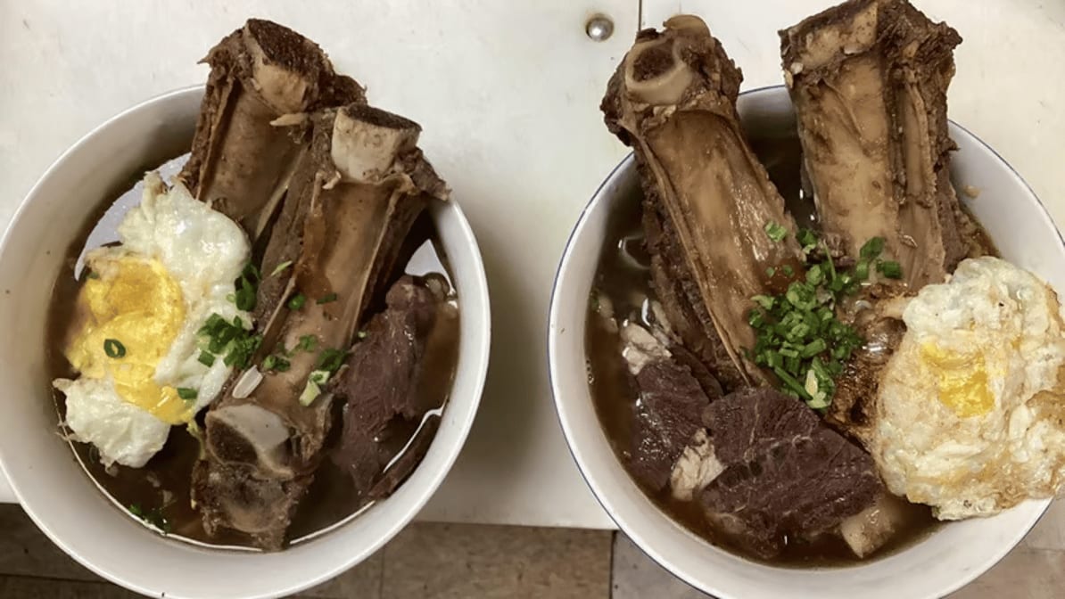 N14. Big Bone Pork Noodle Soup - 大骨猪肉面.