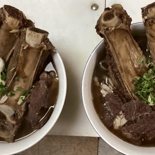 N14. Big Bone Pork Noodle Soup - 大骨猪肉面